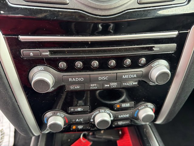 Used 2017 Nissan Pathfinder SV image 19