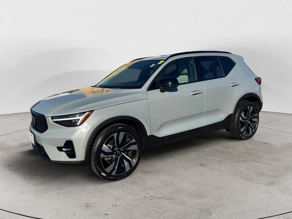Certified 2024 Volvo XC40 B5 Ultimate w/ Climate Package AWD/4WD image 2
