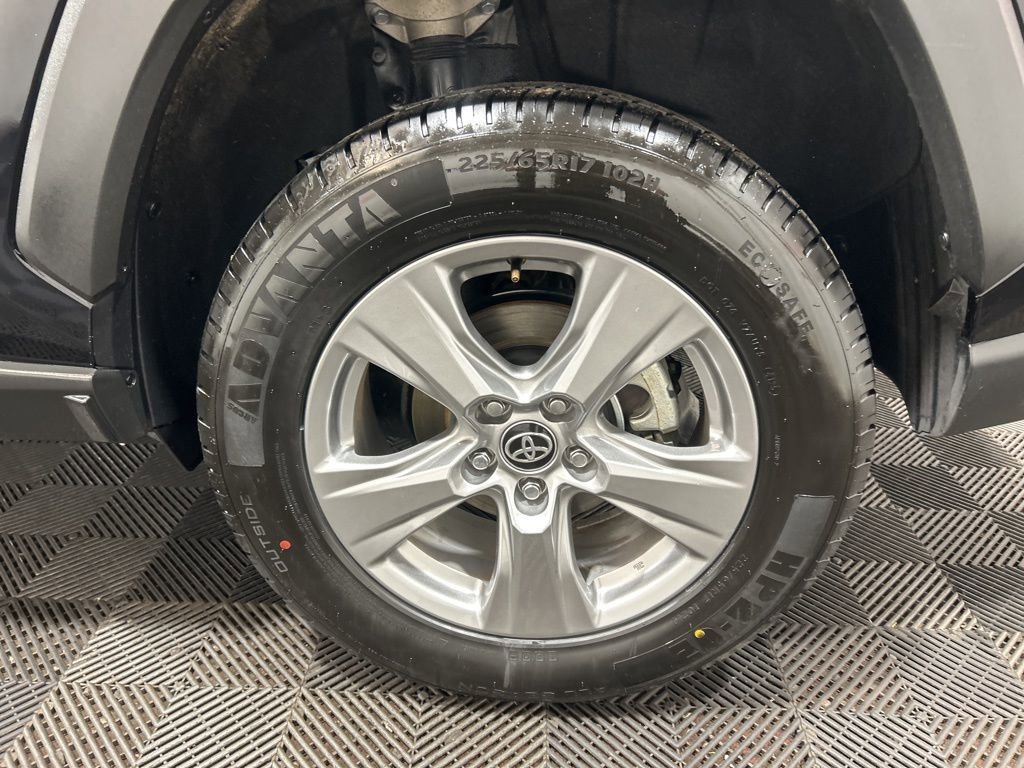 Used 2025 Toyota RAV4 XLE image 33