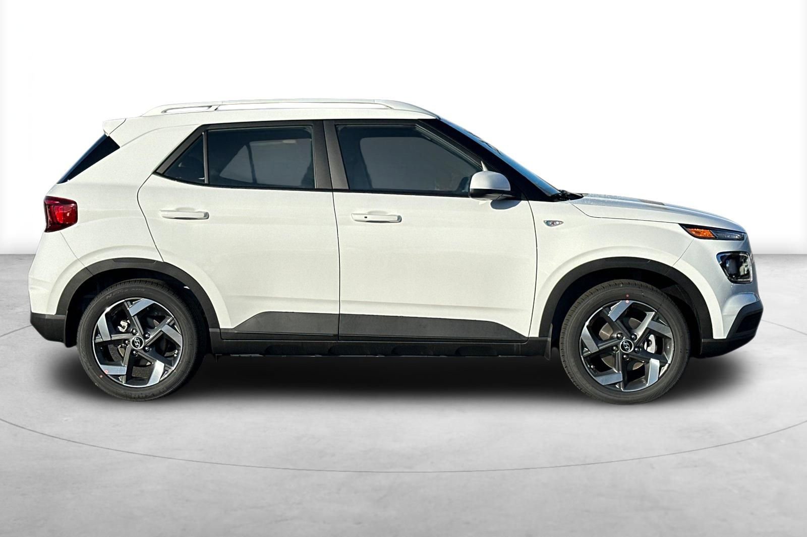 Used 2026 Hyundai Venue SEL image 9