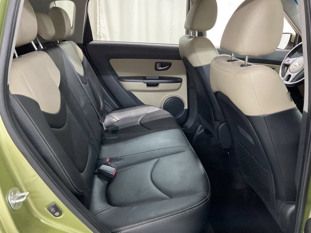 Used 2013 Kia Soul ! w/ Premium Pkg FWD image 24