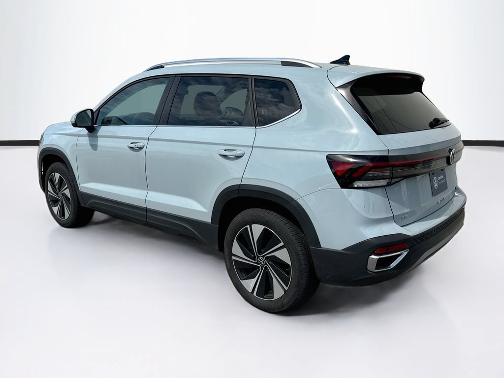 Used 2025 Volkswagen Taos SE AWD/4WD image 7
