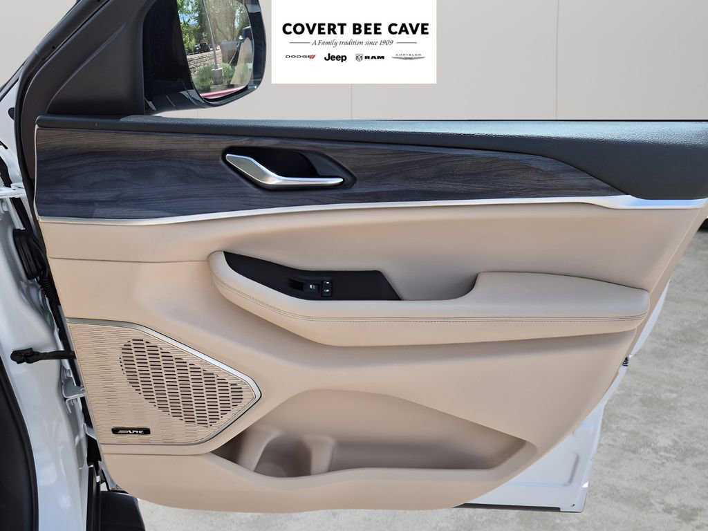 Used 2024 Jeep Grand Cherokee Limited w/ Luxury Tech Group II image 14