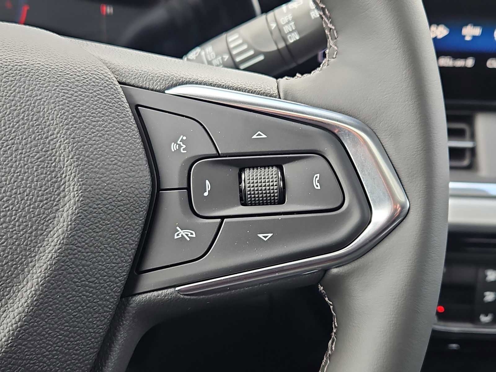 New 2026 Chevrolet Trax LT w/ Sunroof Package FWD image 12