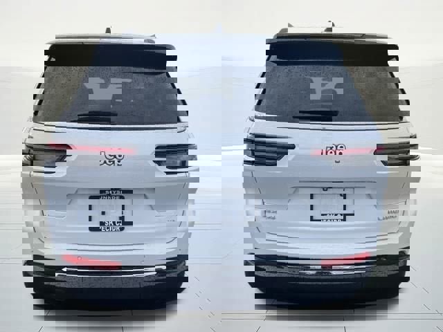 New 2025 Jeep Grand Cherokee L Laredo image 4