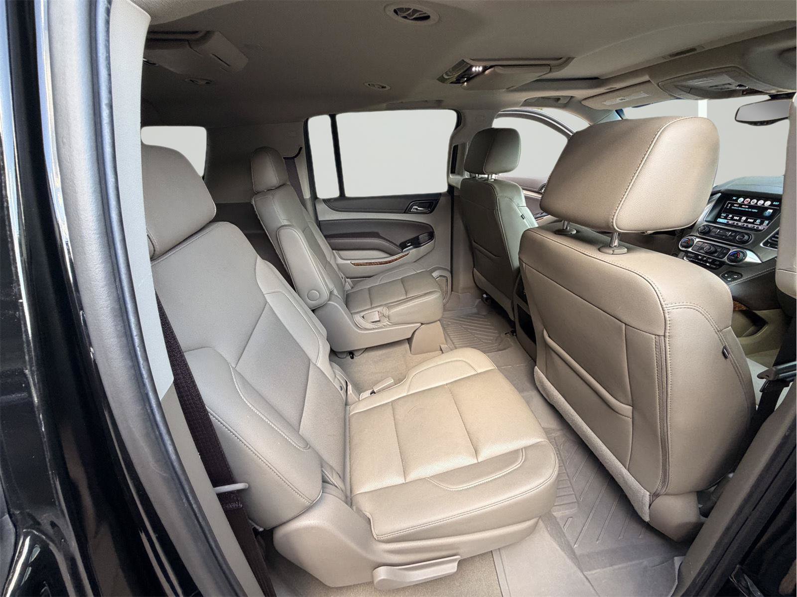 Used 2019 Chevrolet Suburban Premier AWD/4WD image 32