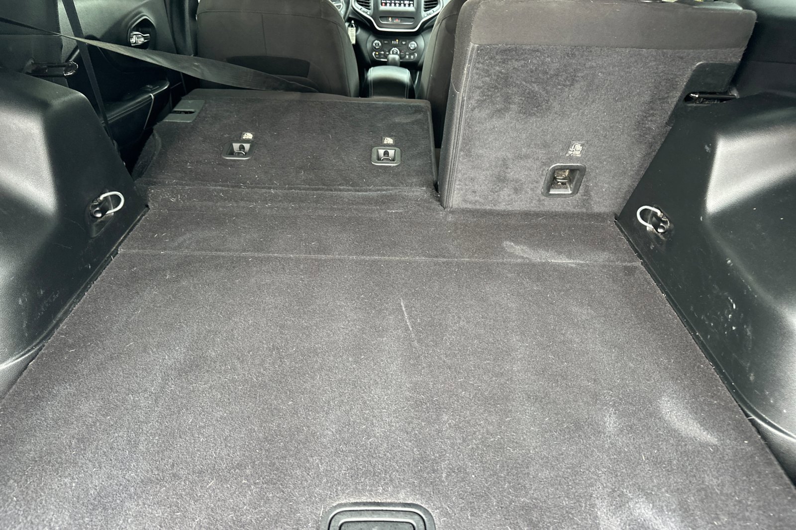 Used 2019 Jeep Cherokee Latitude w/ Cold Weather Group image 15