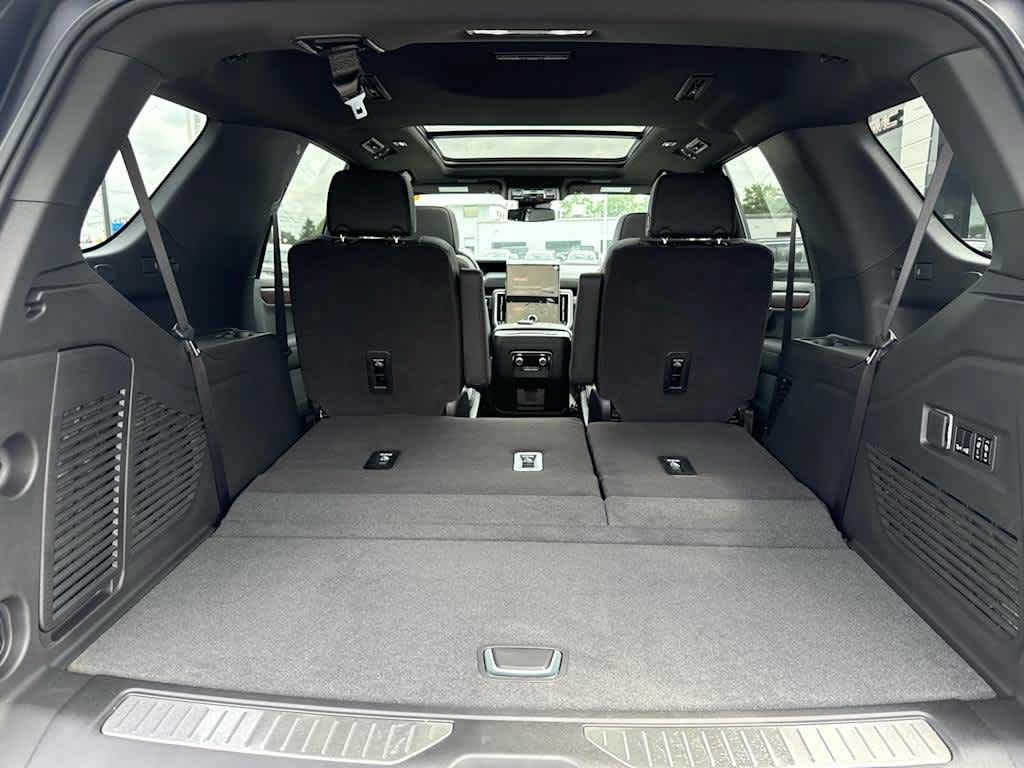 New 2026 GMC Yukon Denali w/ Sun & Power Step Package AWD/4WD image 12