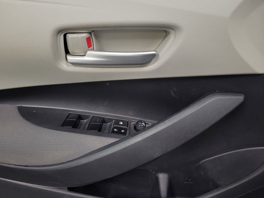 Used 2021 Toyota Corolla LE image 19
