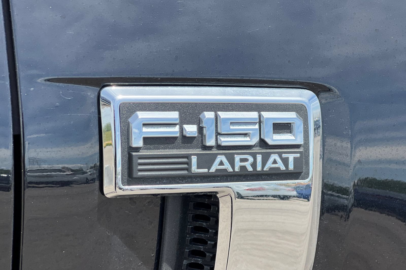 Used 2023 Ford F150 Lariat w/ FX4 Off-Road Package AWD/4WD image 26