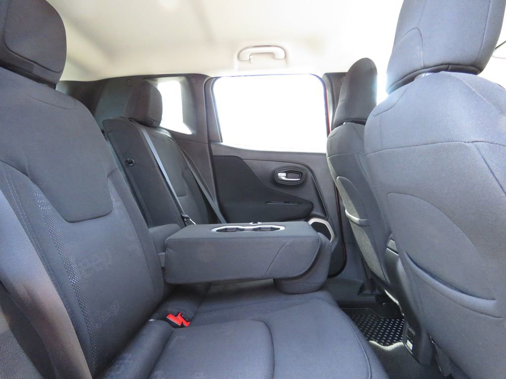 Used 2017 Jeep Renegade Latitude w/ Popular Equipment Group image 16