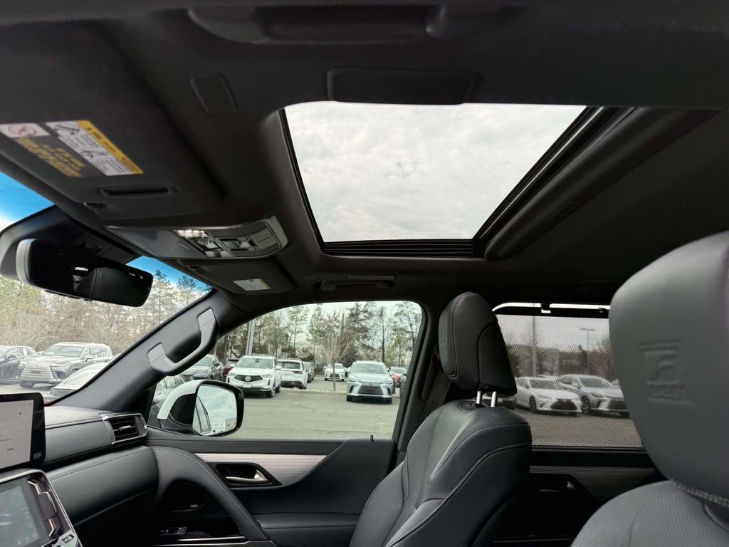 Used 2024 Lexus LX 600 F Sport image 21