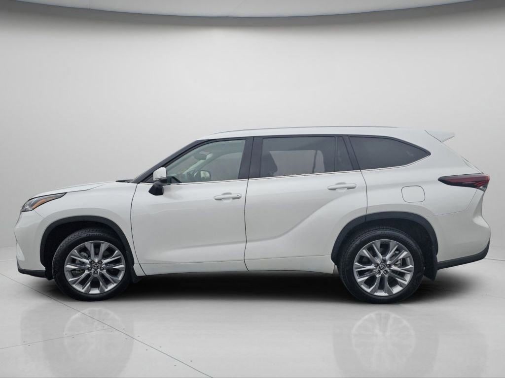 Used 2025 Toyota Highlander Limited image 22