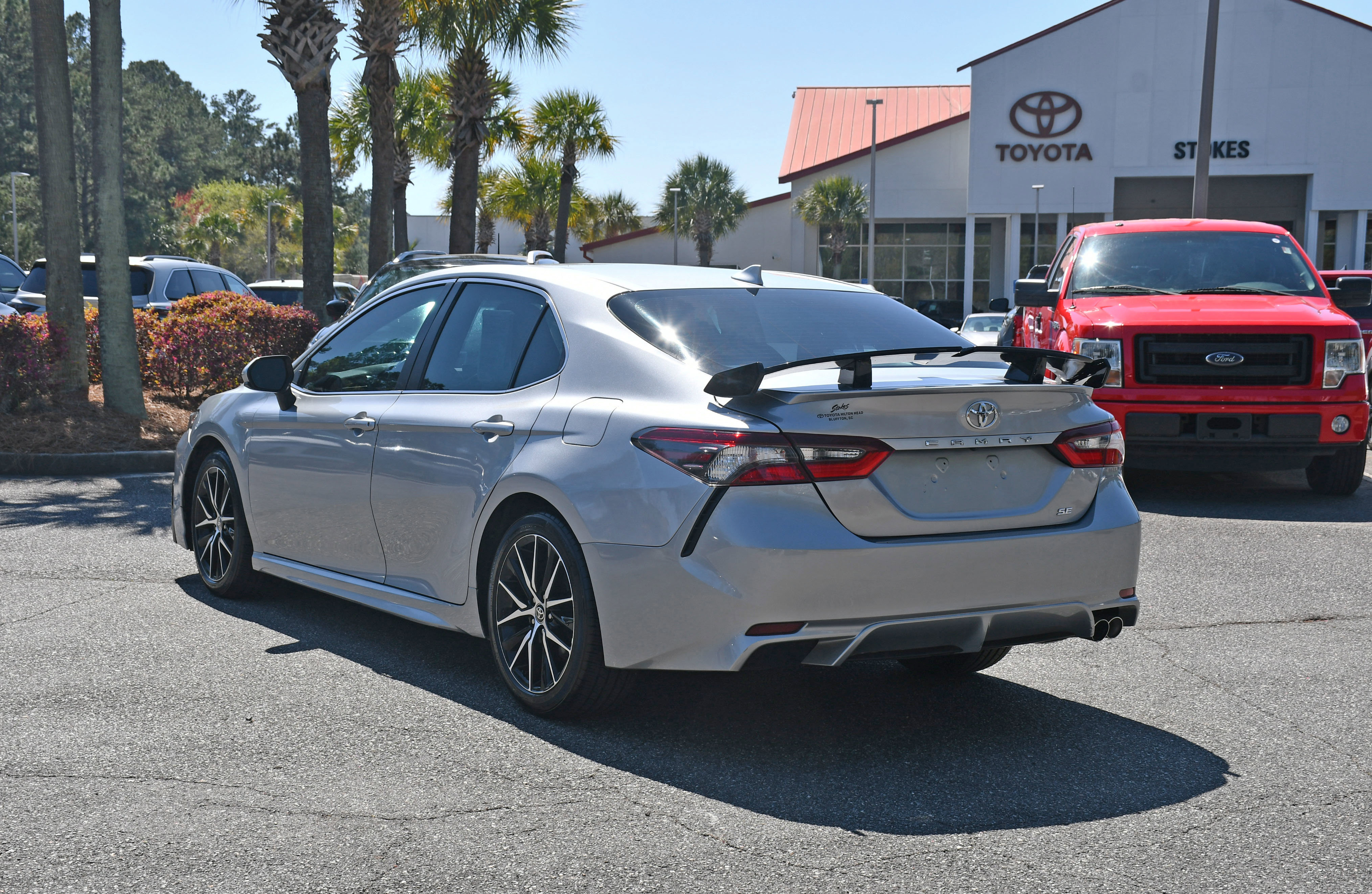 Used 2021 Toyota Camry SE image 3