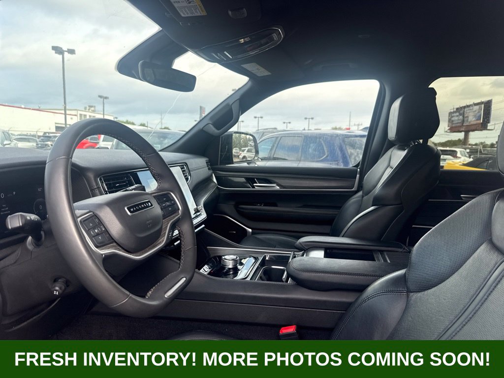 Used 2024 Jeep Wagoneer L Series II w/ Flexible Seating Group RWD image 8