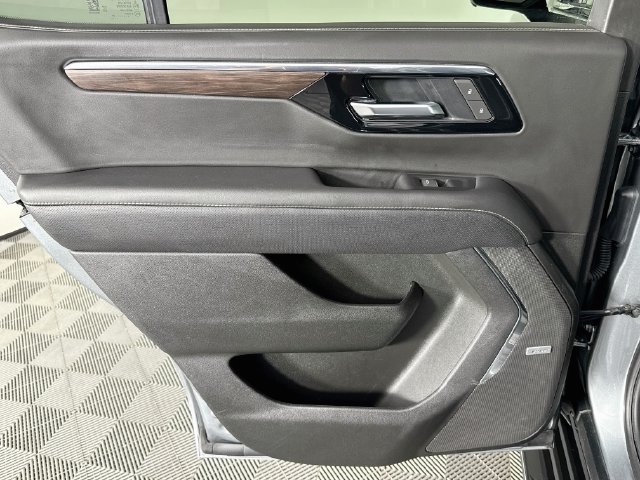 Used 2025 Chevrolet Tahoe Premier AWD/4WD image 22