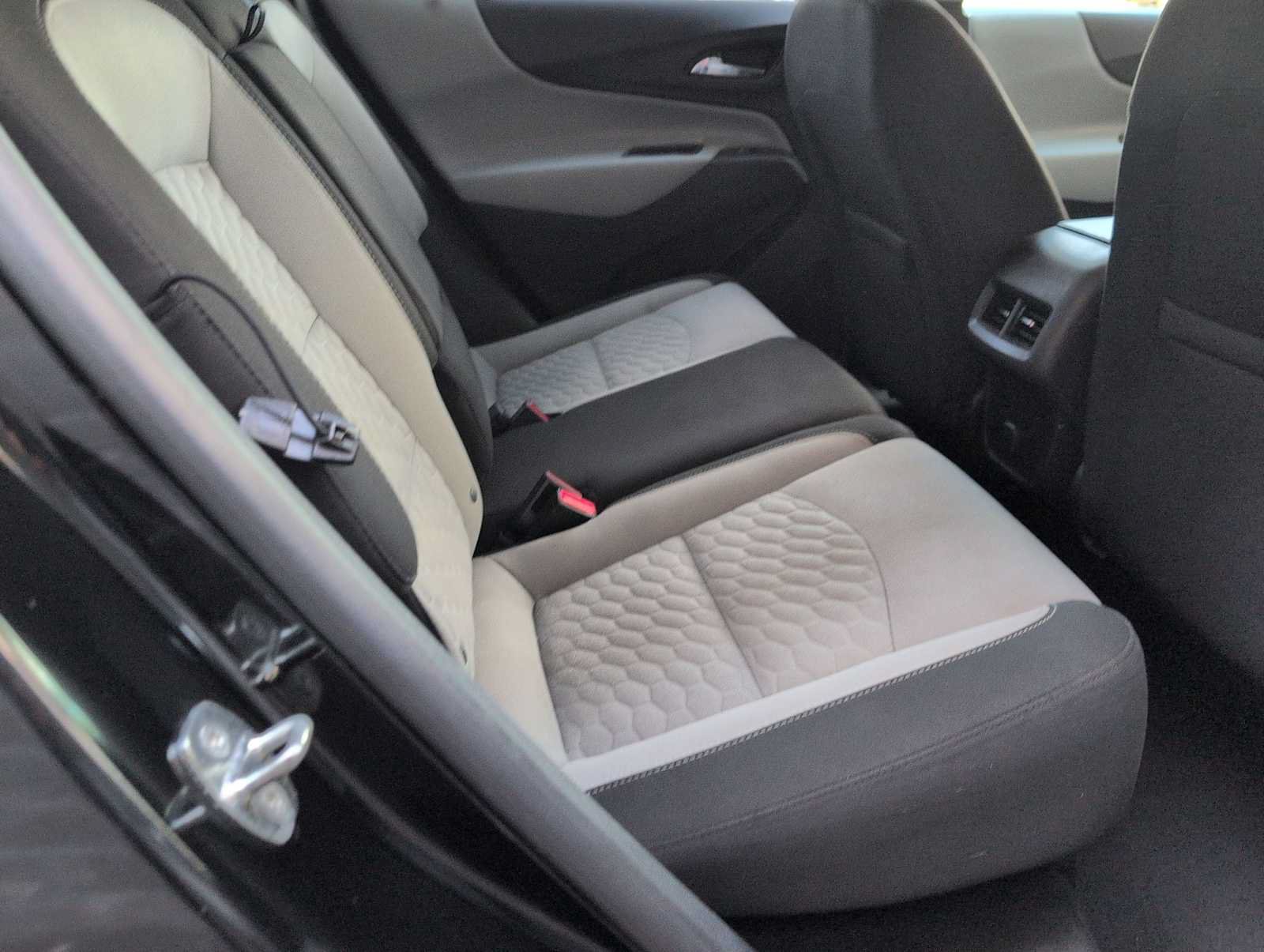 Used 2018 Chevrolet Equinox LT FWD image 20