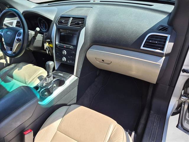Used 2015 Ford Explorer XLT w/ Equipment Group 202B FWD image 18