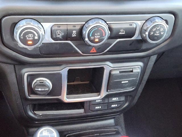 Used 2020 Jeep Gladiator Sport AWD/4WD image 19