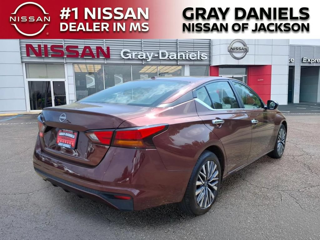 Used 2025 Nissan Altima 2.5 SV FWD image 7