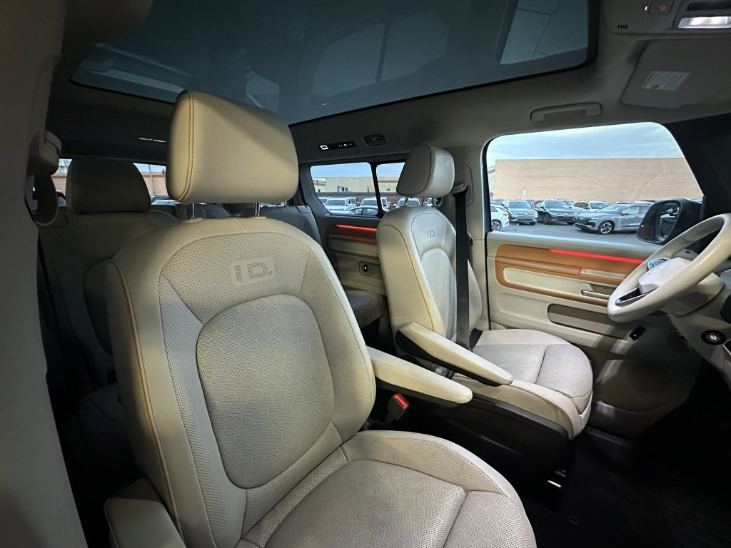 Used 2025 Volkswagen ID. Buzz 1st Edition image 40