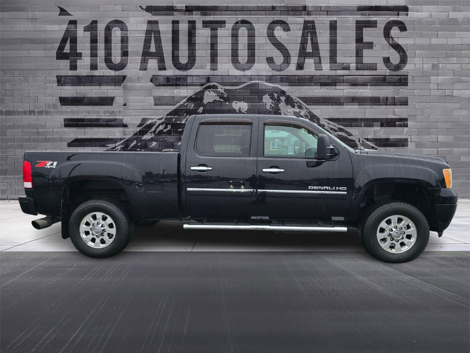 Used 2013 GMC Sierra 3500 Denali image 2
