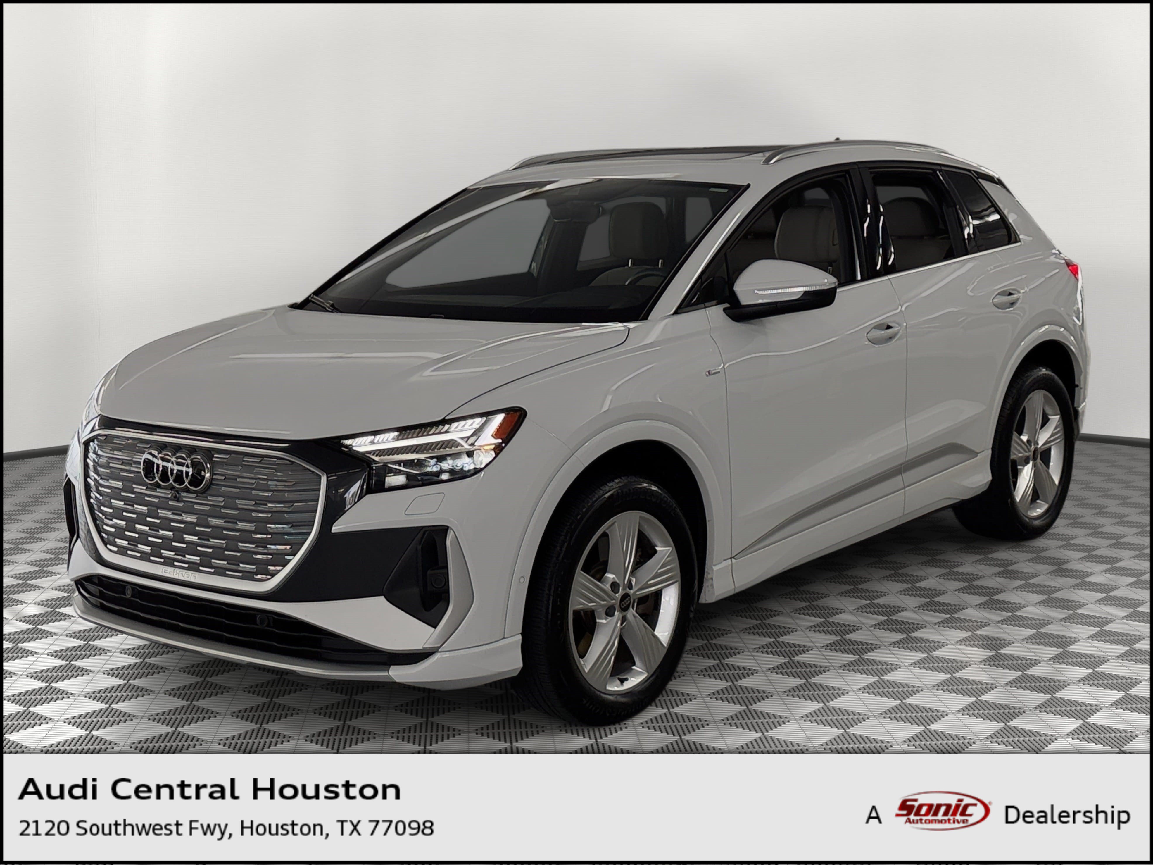 Used 2024 Audi Q4 e-tron Prestige AWD/4WD image 1