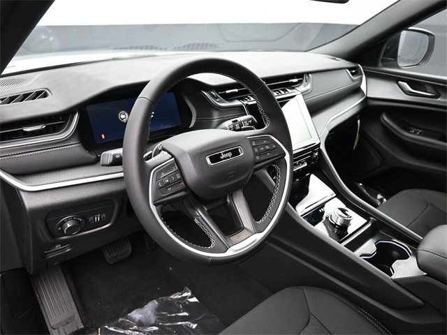 New 2025 Jeep Grand Cherokee L Laredo image 11