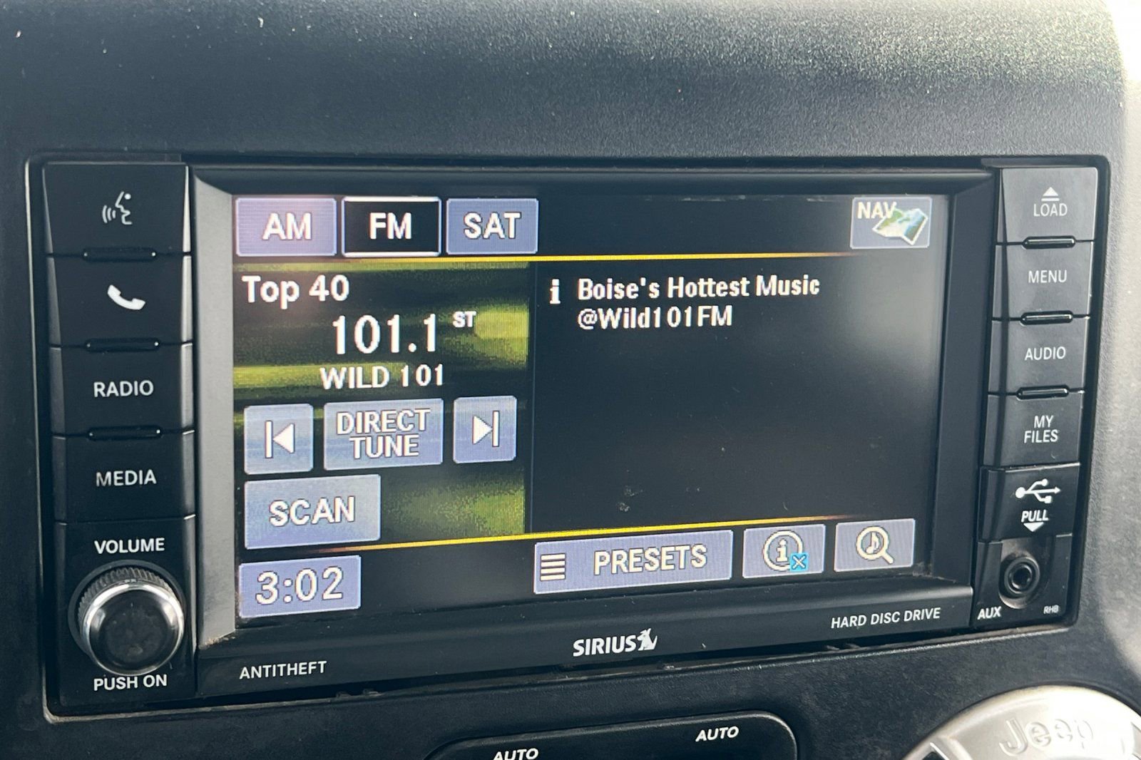 Used 2013 Jeep Wrangler Unlimited Sahara w/ Connectivity Group image 15