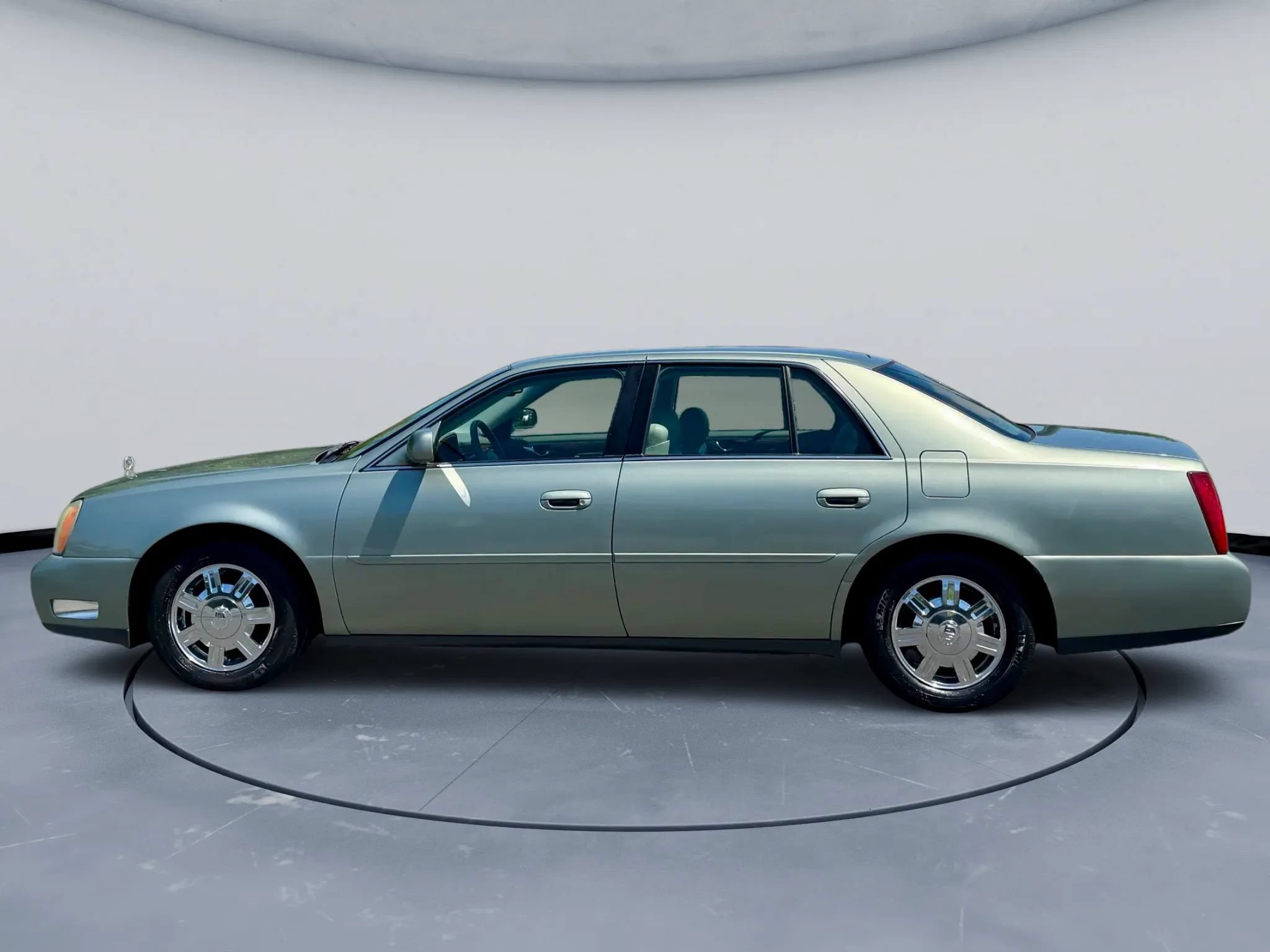 Used 2005 Cadillac De Ville FWD image 4