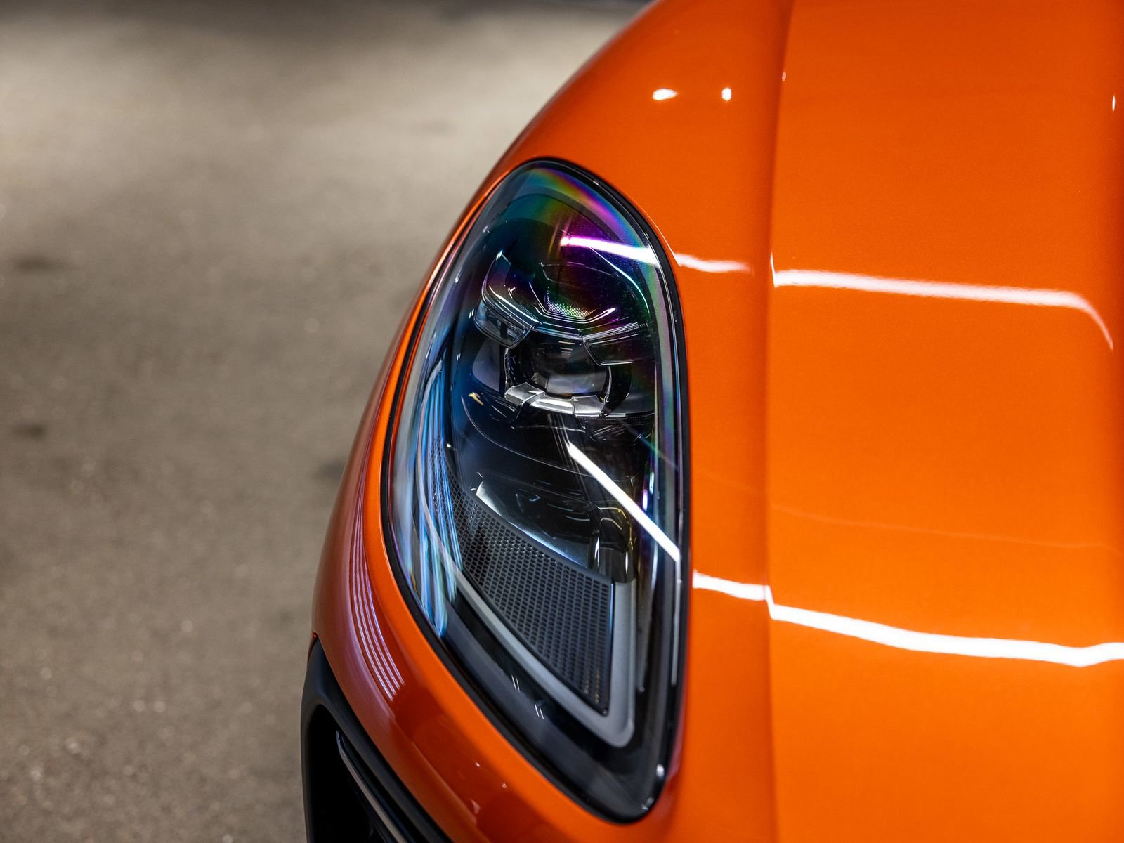 Certified 2025 Porsche Macan AWD/4WD image 14