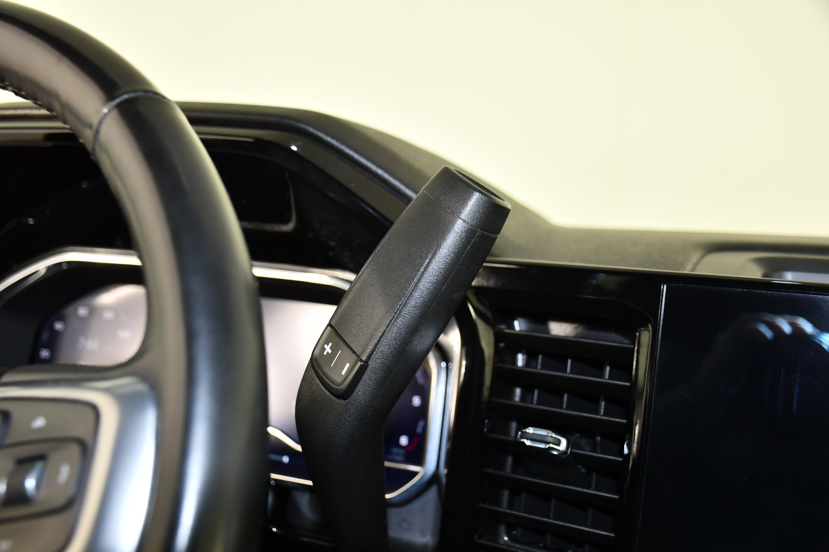 Used 2025 Chevrolet Silverado 1500 LT image 25