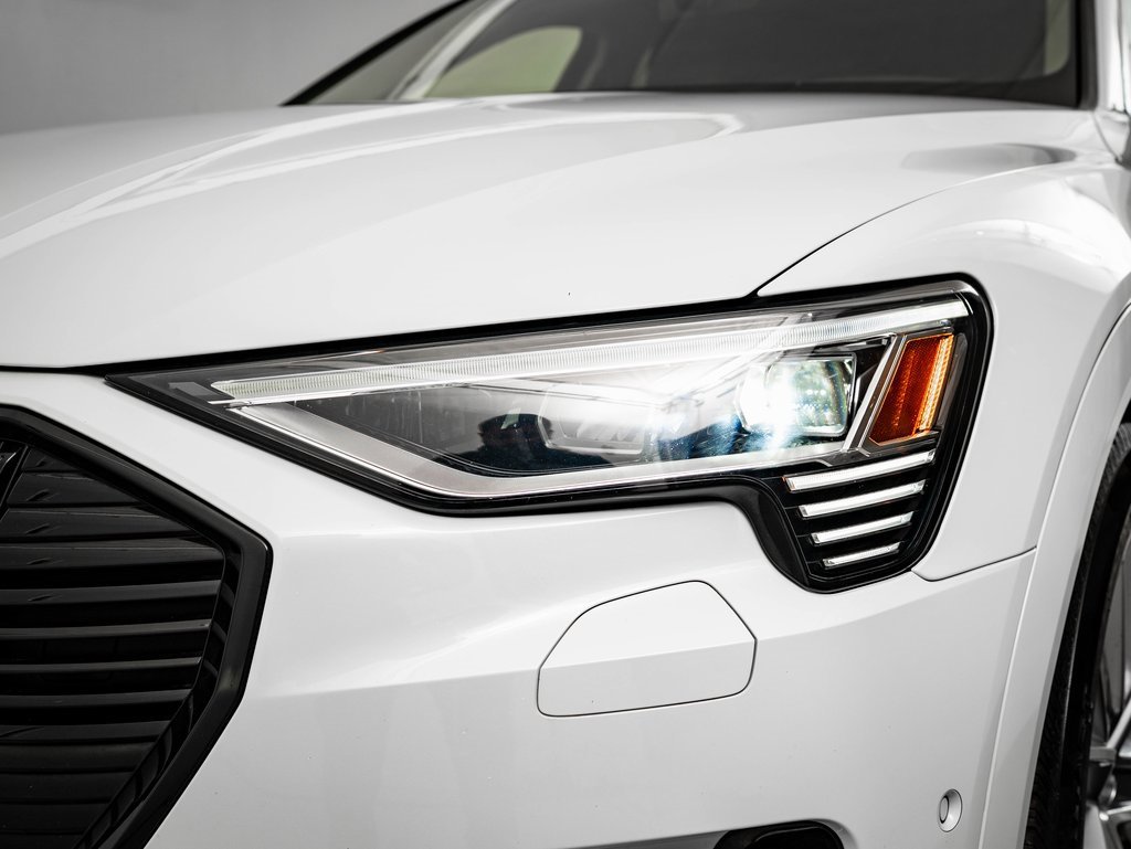 Used 2021 Audi e-tron Prestige w/ Prestige Package image 16