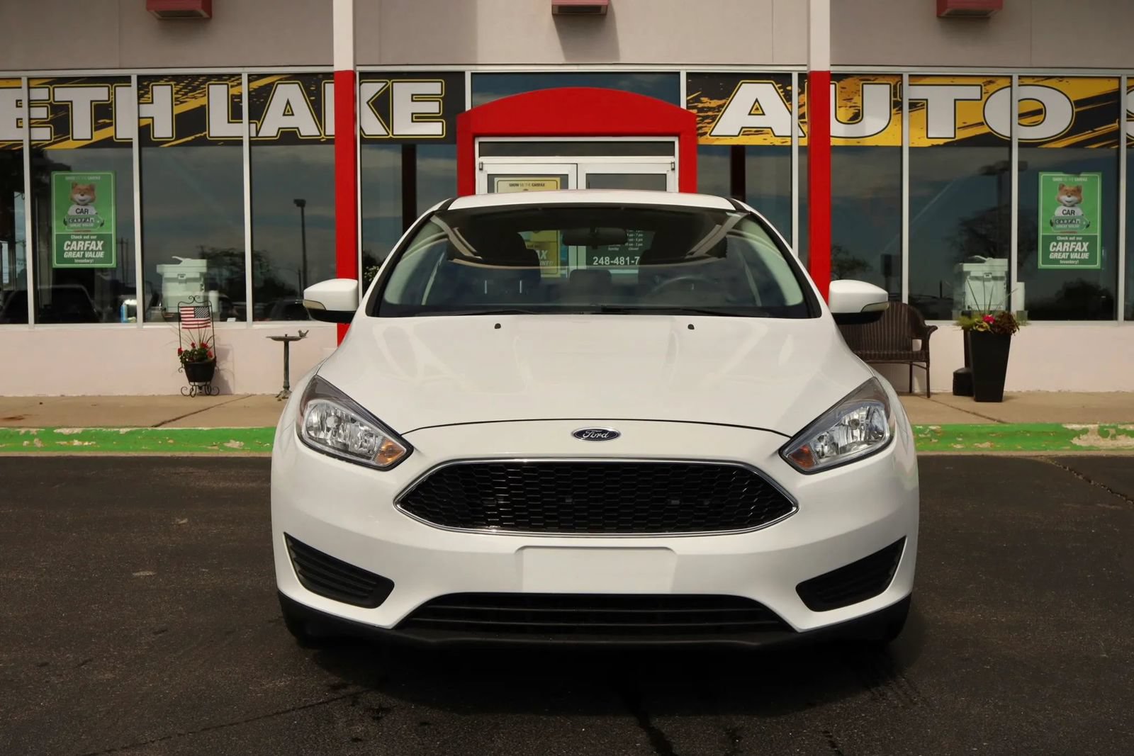 Used 2015 Ford Focus SE FWD image 2