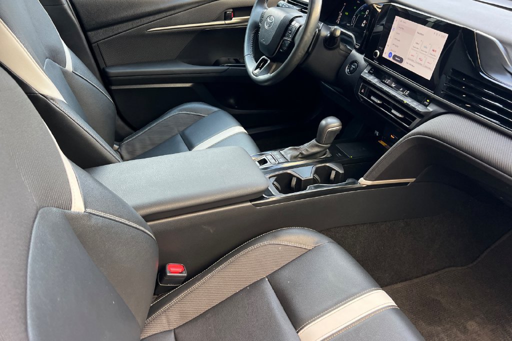 Used 2025 Toyota Camry SE FWD image 15