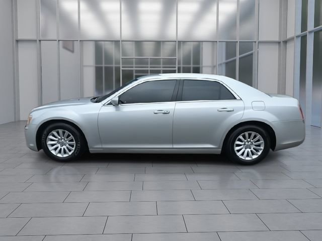 Used 2012 Chrysler 300 RWD image 5