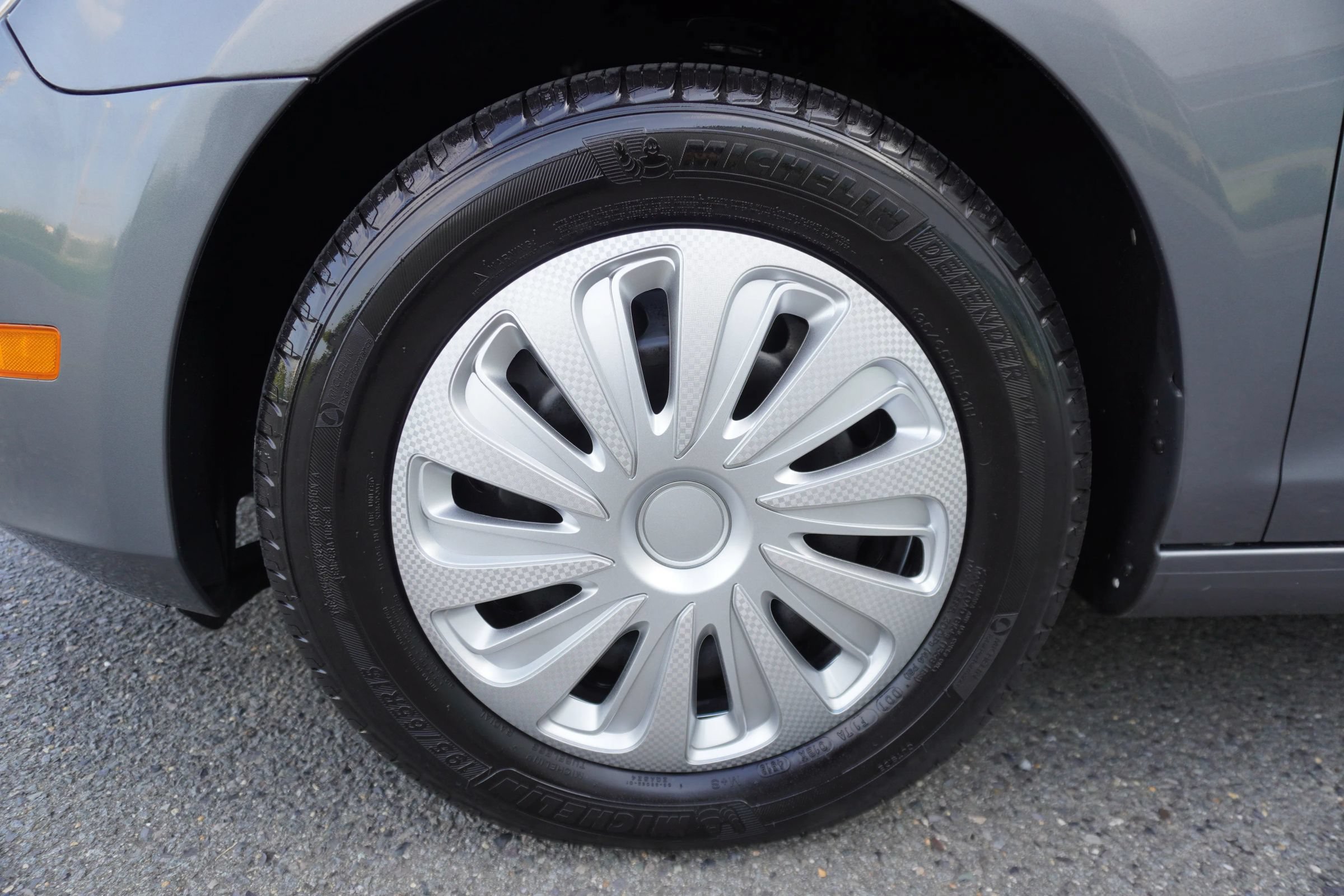 Used 2011 Volkswagen Golf 2-Door FWD image 24