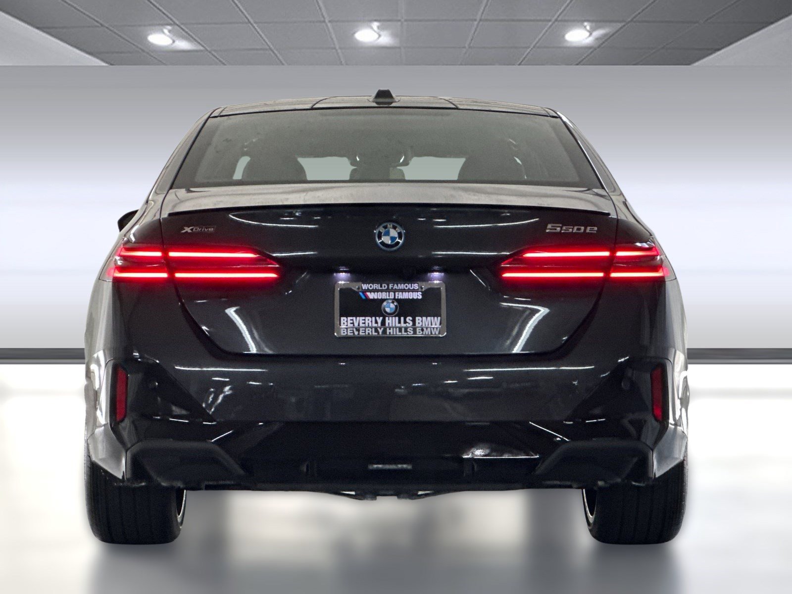 New 2026 BMW 550e xDrive w/ Premium Package image 9