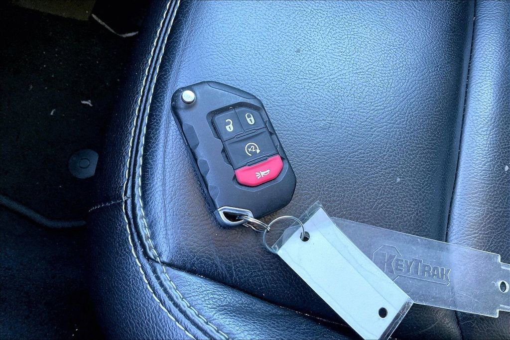 Used 2019 Jeep Wrangler Unlimited Sahara image 33