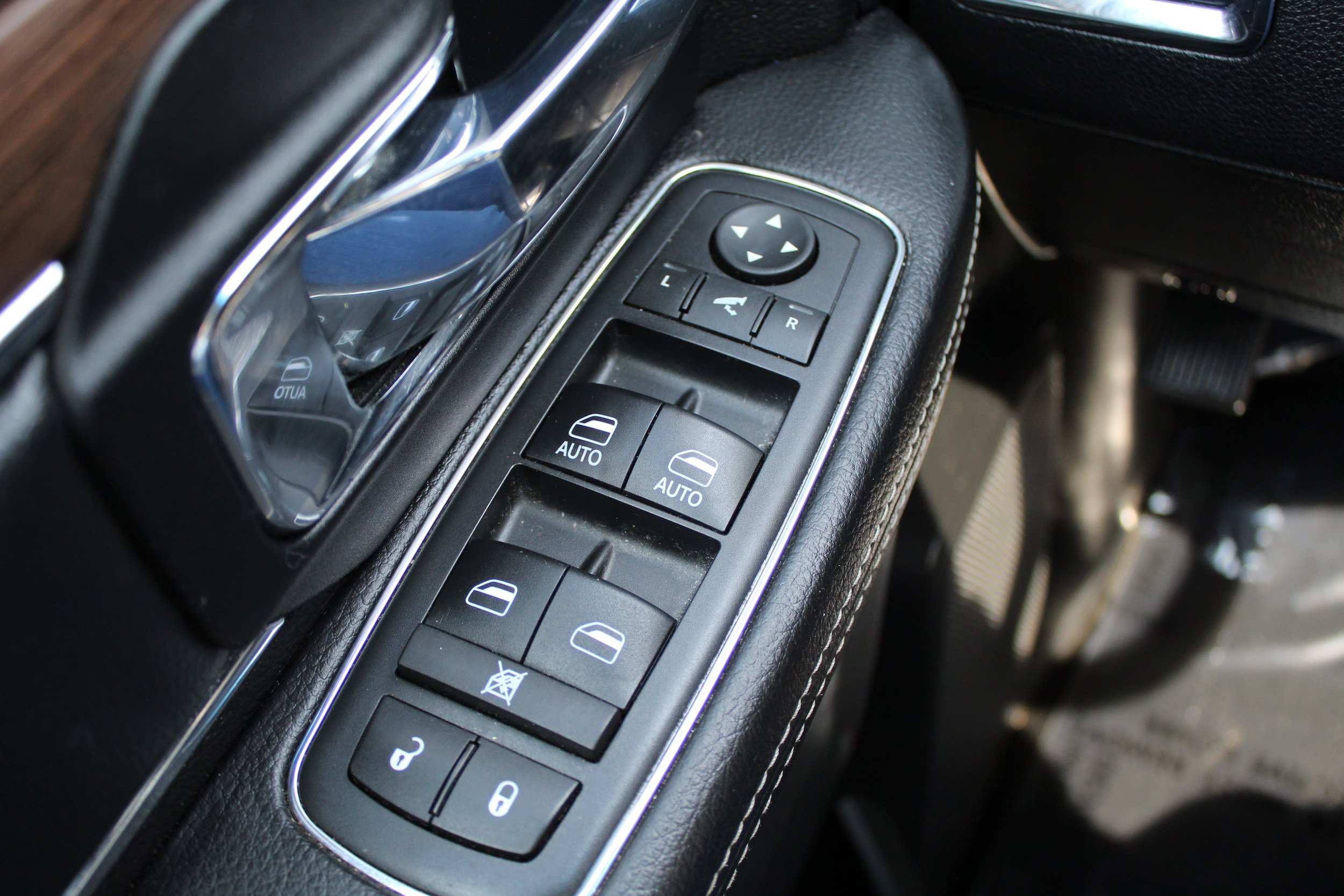 Used 2017 RAM 1500 Laramie w/ Convenience Group AWD/4WD image 30