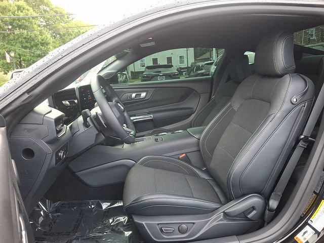 Used 2025 Ford Mustang GT RWD image 17