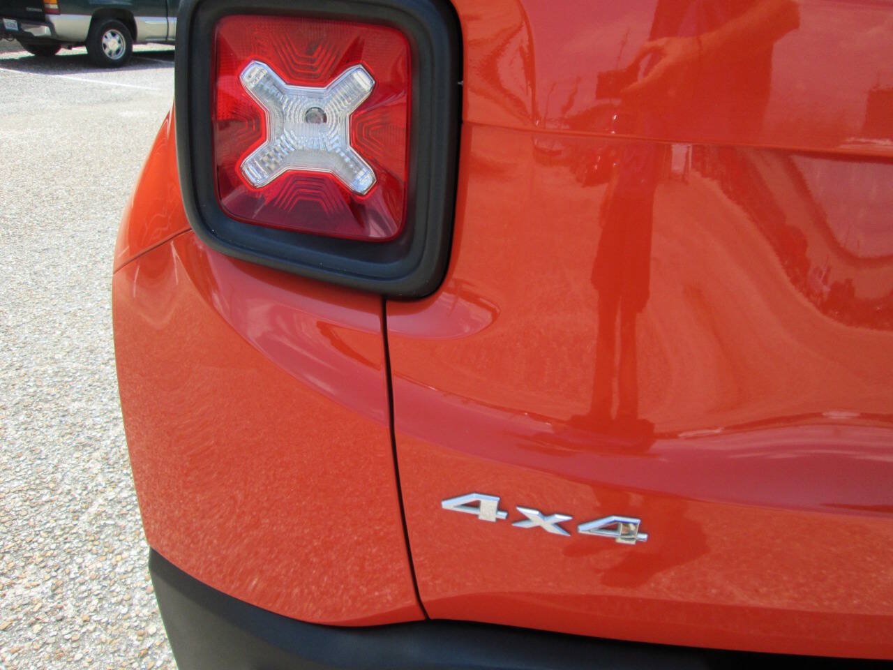 Used 2015 Jeep Renegade Latitude AWD/4WD image 58