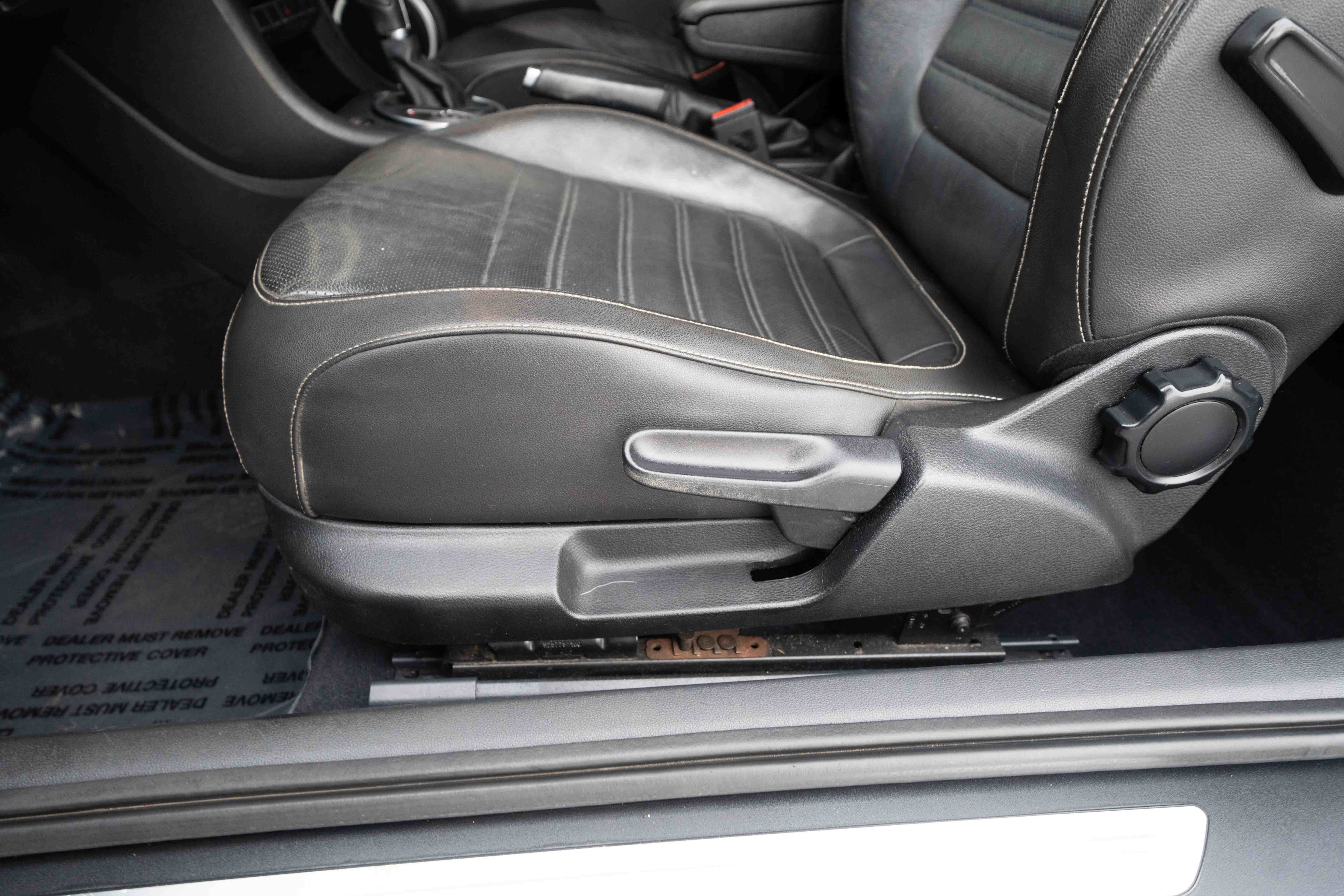 Used 2014 Volkswagen Beetle TDI FWD image 12