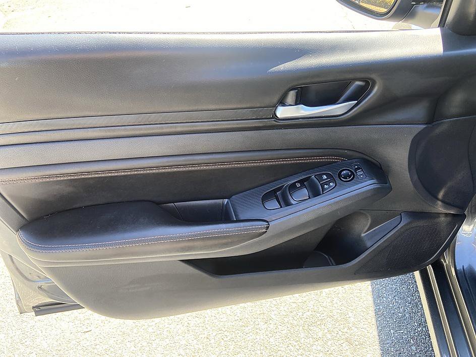 Used 2022 Nissan Altima 2.5 SR FWD image 8