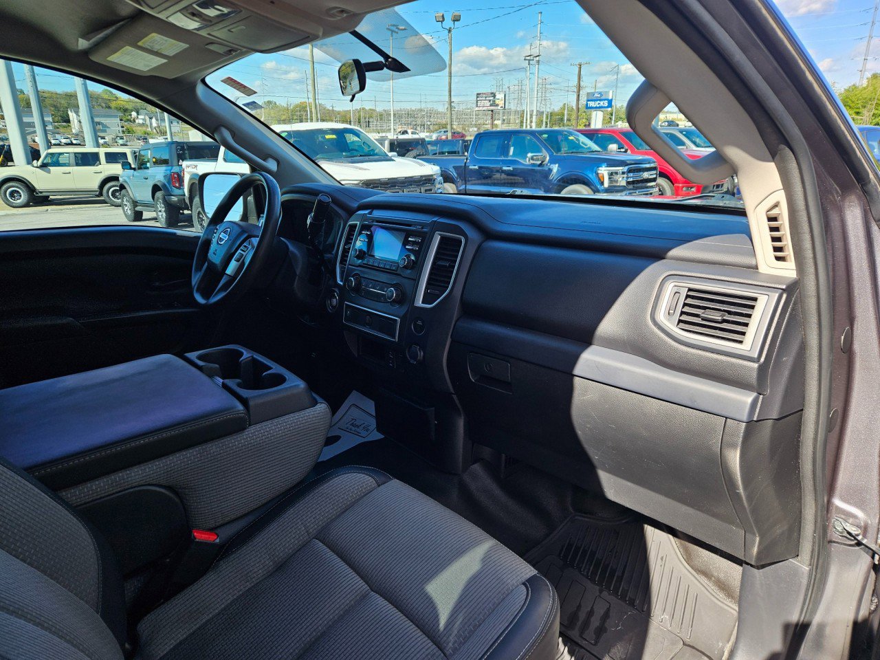 Used 2018 Nissan Titan S w/ S Utility Package image 15