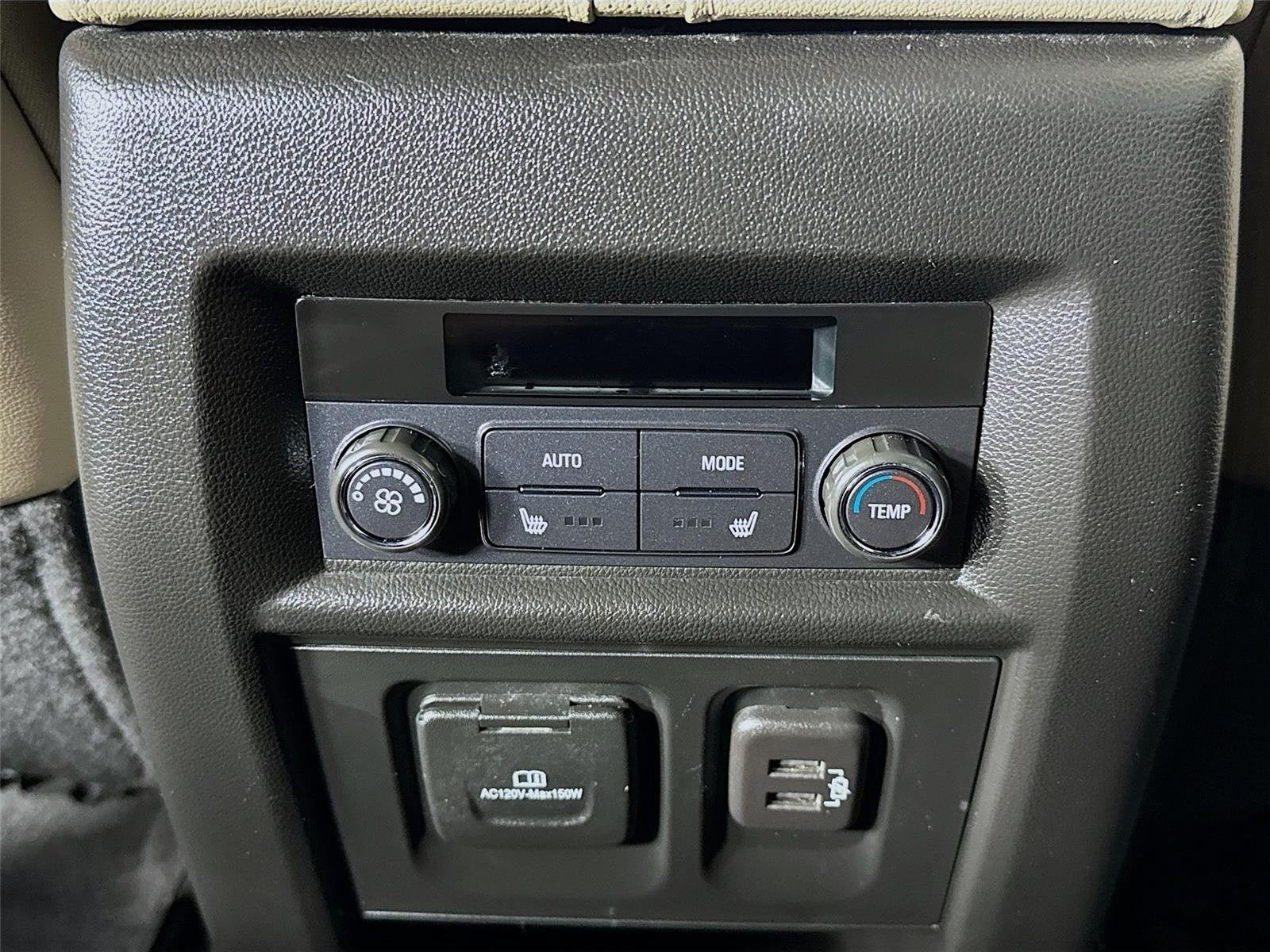 Used 2023 Chevrolet Traverse Premier FWD image 28