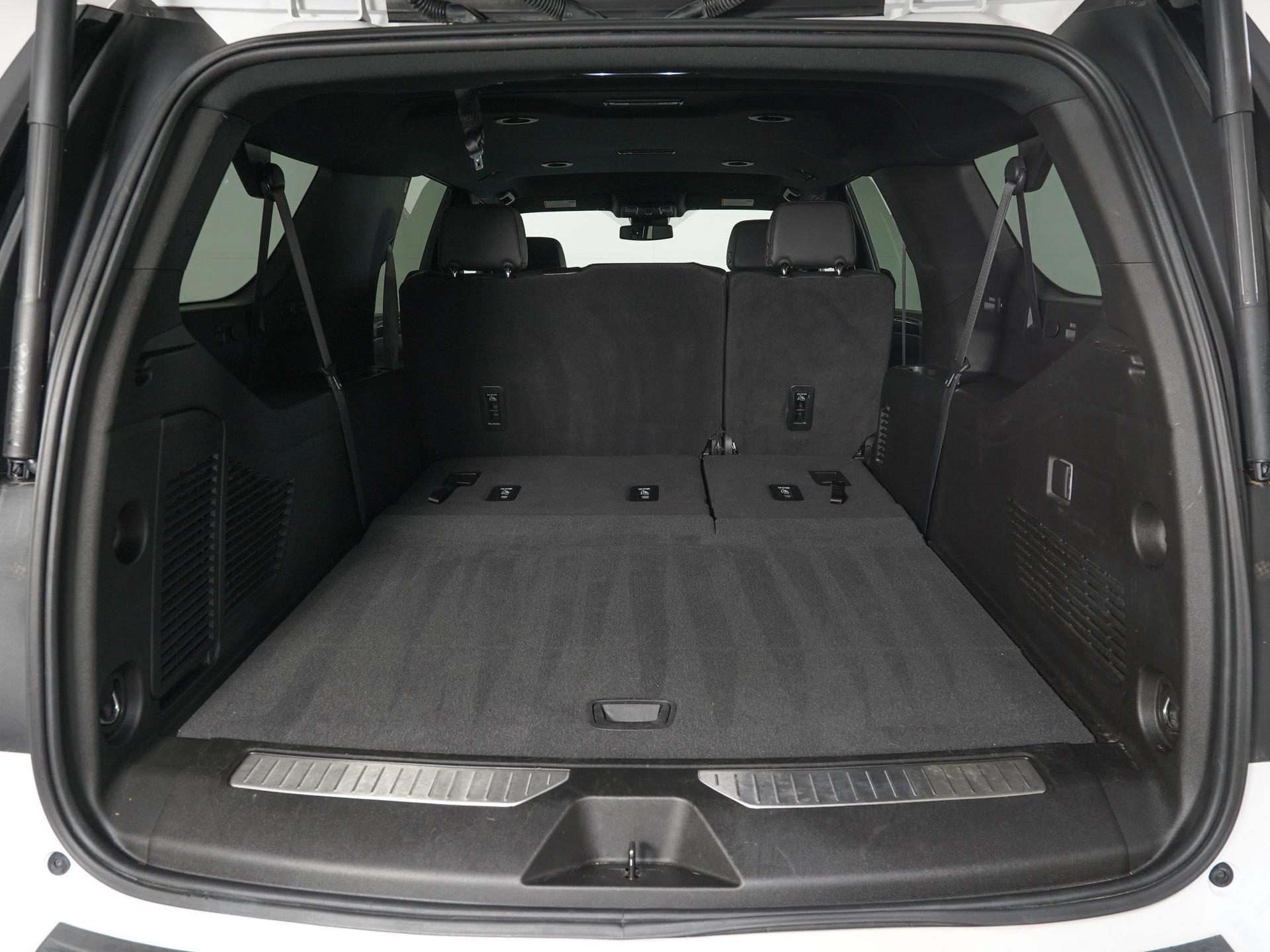 Used 2024 Chevrolet Suburban RST RWD image 11