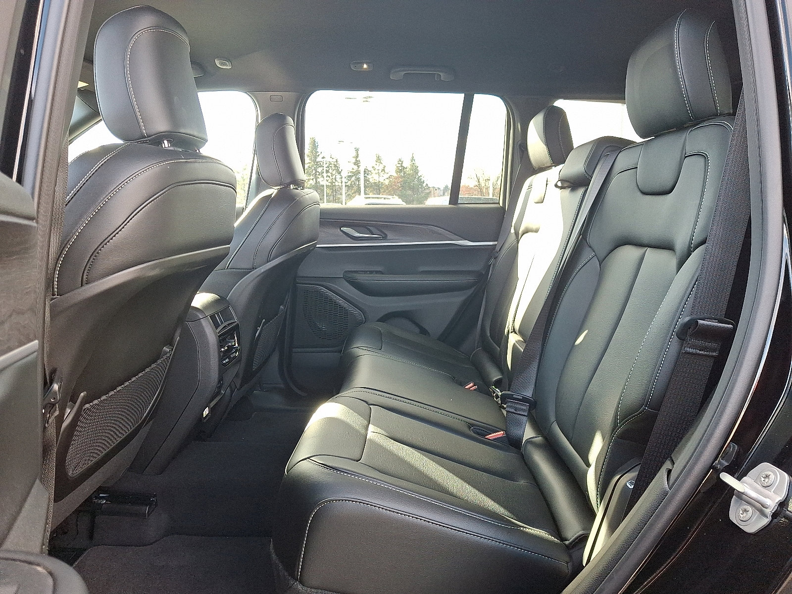 Used 2025 Jeep Grand Cherokee Limited w/ Trailer Tow Package image 10