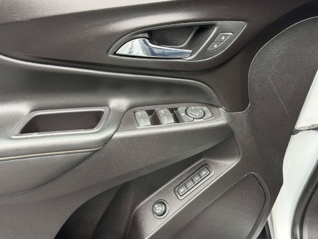 Used 2018 Chevrolet Equinox Premier FWD image 17