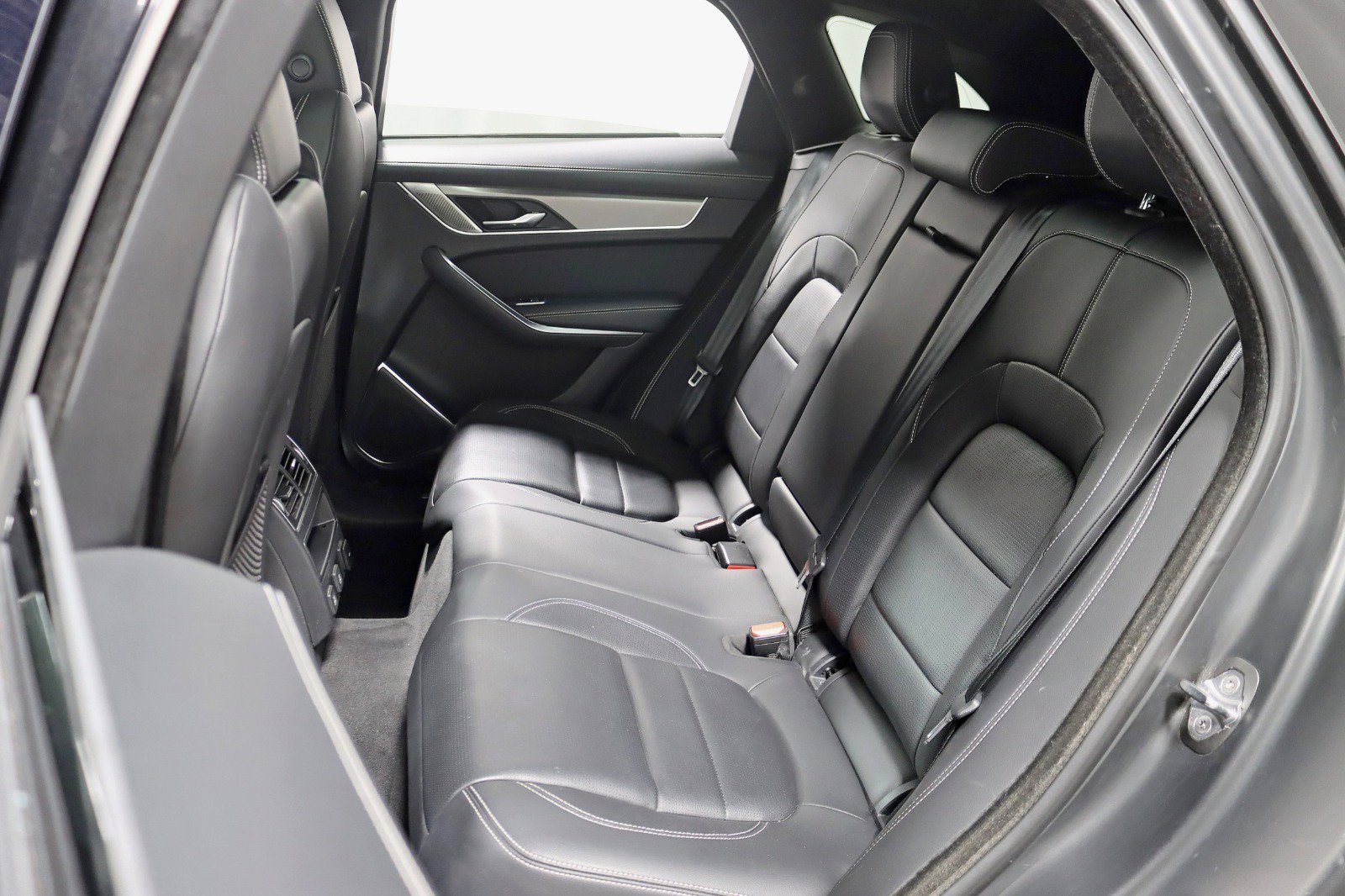 Used 2024 Jaguar F-PACE R-Dynamic S image 26